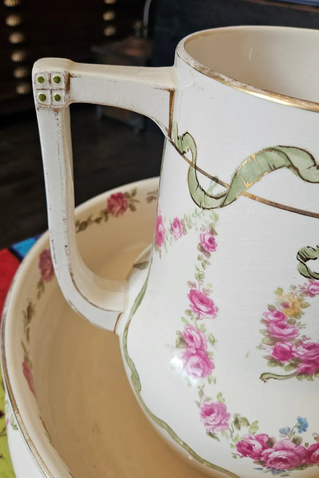 View of side of handle showing gilt wear on Antique Royal Bonn Pitcher and Basin Set - Franz Anton Mehlem (Germany, c.1890)